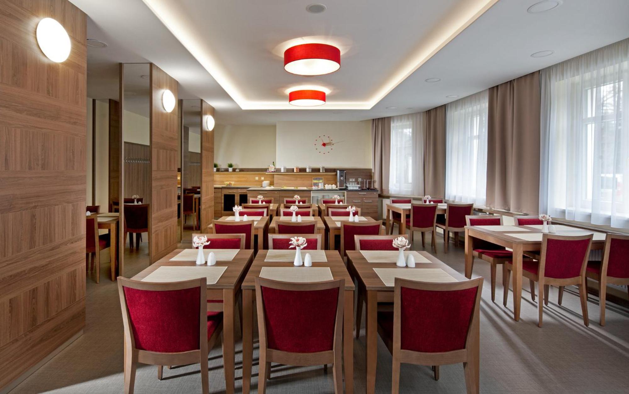 Riviera Hotel Luhacovice Exterior photo